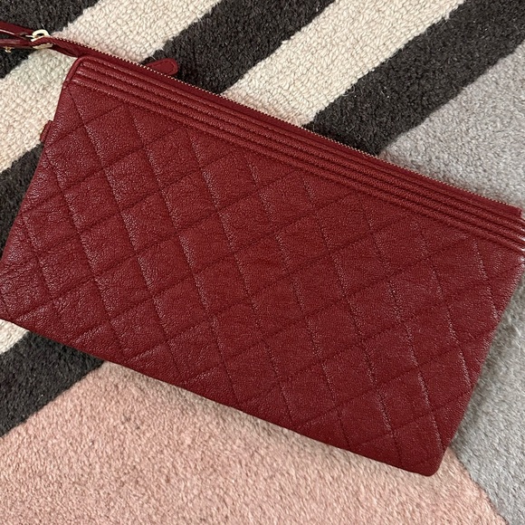 Auth CHANEL O Case in Iridescent Caviar Leather Boy - Picture 3 of 8